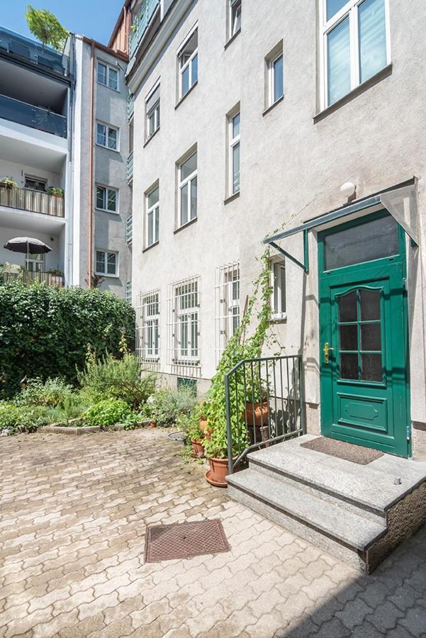 Colorful Apartment Facing Green Courtyard 维也纳 外观 照片